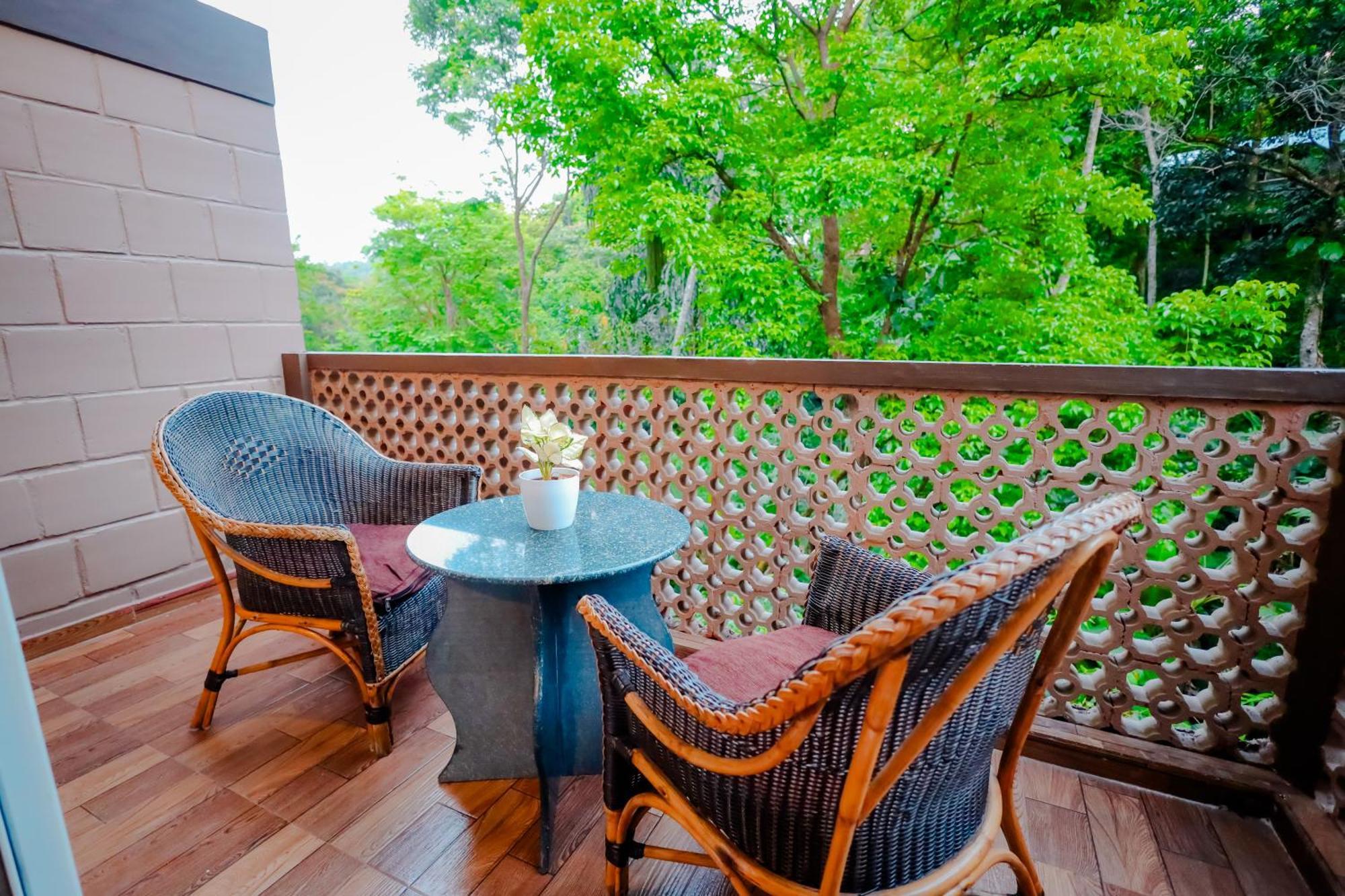 Mookanana Jungle Resort And Spa Hassan Exteriör bild